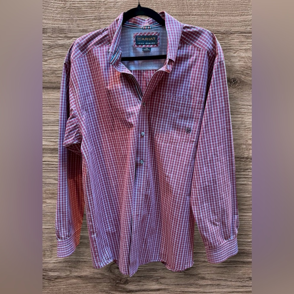 Ariat Pro Series plaid button down shirt. Size Large. EUC!
